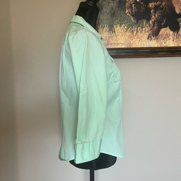 VAN HEUSEN Pale Green Button down! Size M - Picture 2 of 9